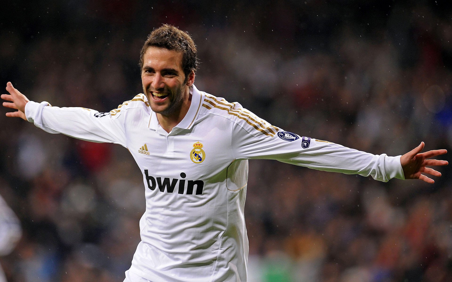 亚洲杯赛场上悬念重重，球迷关注热度不减，亚洲杯的比赛